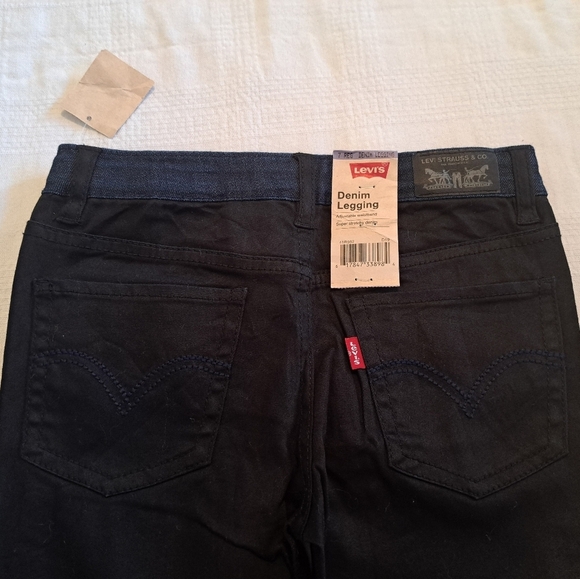 Levi's girls size 7 denim leggings, blue front, black back, lots of stretch, New - Picture 8 of 9